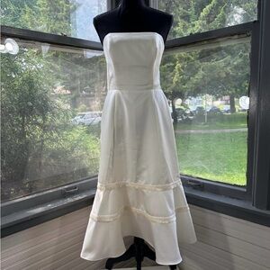 Chic Strapless Cream Dress